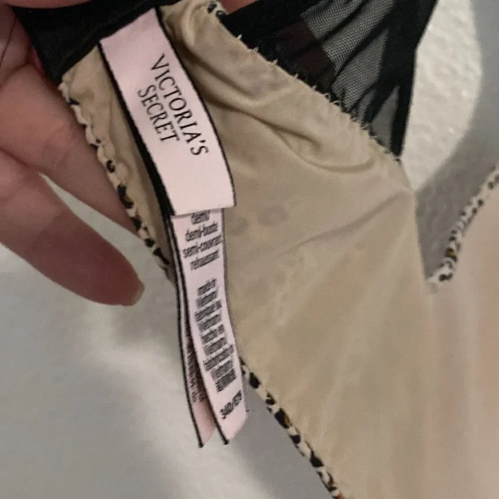 Victoria’s Secret- cheetah print uplift semi Demi bra- Size 34D